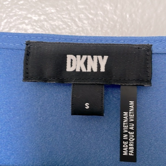 NWOT DKNY Short Sleeve Blouse Shirt Top Size S - Picture 3 of 7